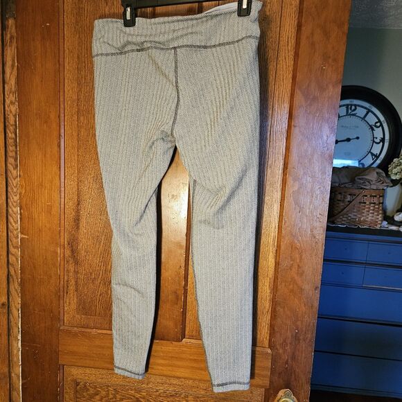 Old Navy Go-Dry Chevron Women's Leggings – Size Large – Athleisure Essential - Picture 2 of 4